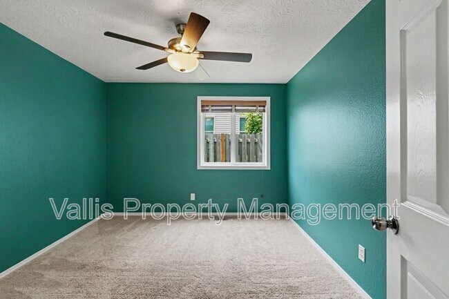 Building Photo - 1075 Mildred Ln SE