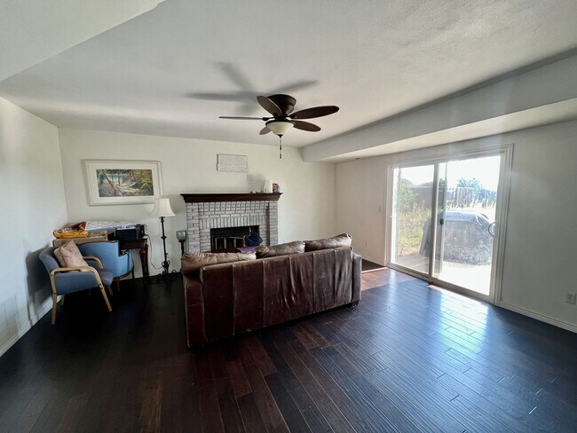 Building Photo - Gorgeous 4 Bedroom Home in Briargate!