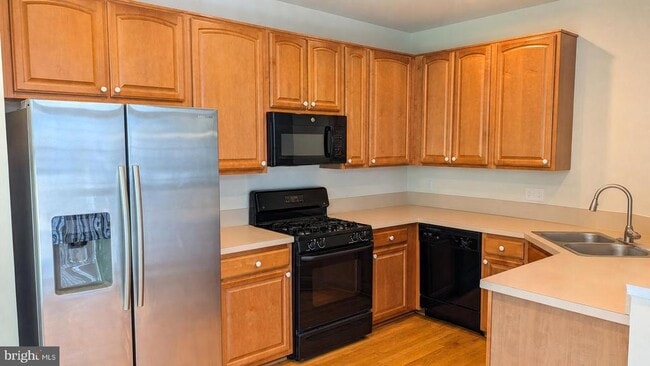 Building Photo - 9640 Potters Hill Cir