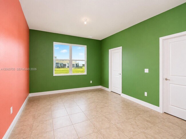 Building Photo - 10976 SW Tessili Wy