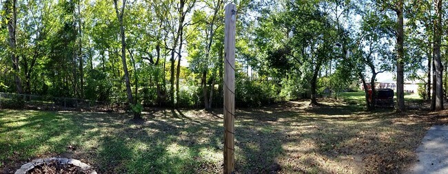 Building Photo - 602 Plaza Dr