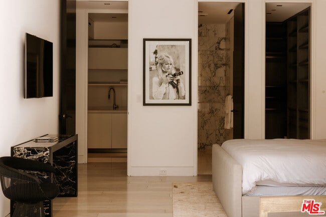 Building Photo - 1536 Blue Jay Way