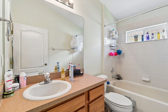 Building Photo - Great opportunity to rent in the gated community of Parkmonte in Meadow Pointe!