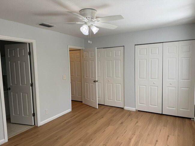 Building Photo - 796 Hill Dr