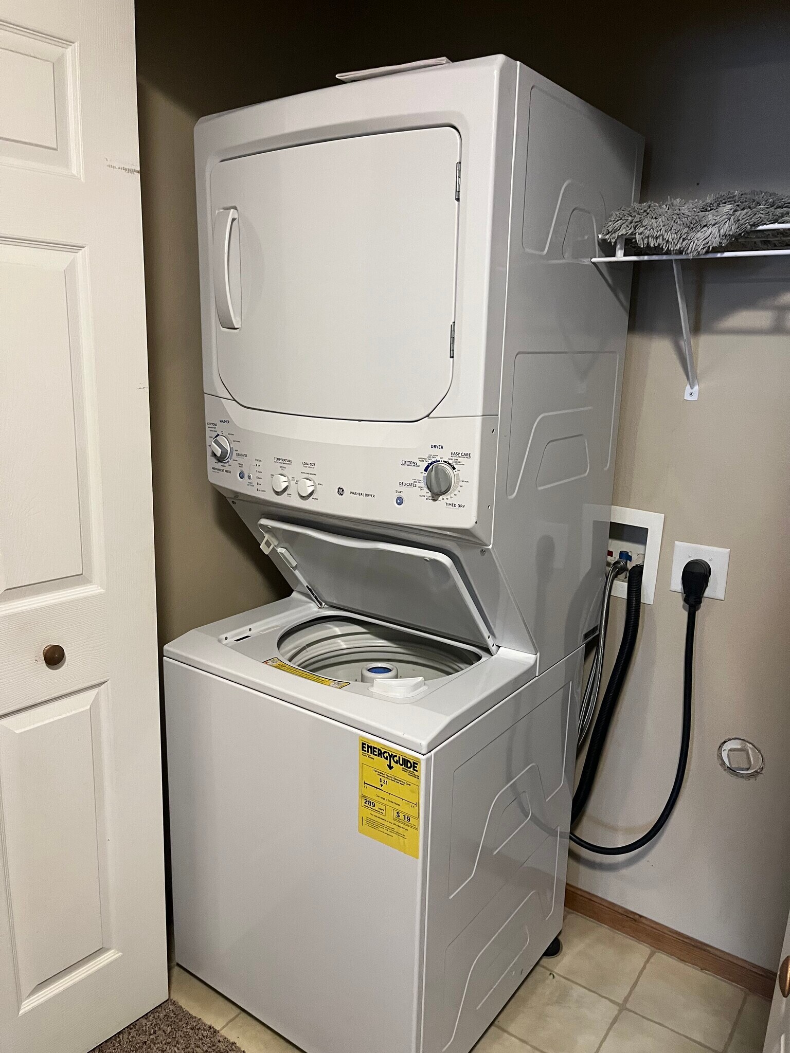 washer & dryer - 997 N Highway 105