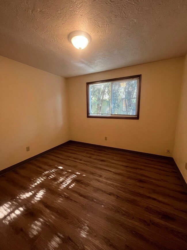 Building Photo - 3-Bedroom 2-Bathroom Single family home in...