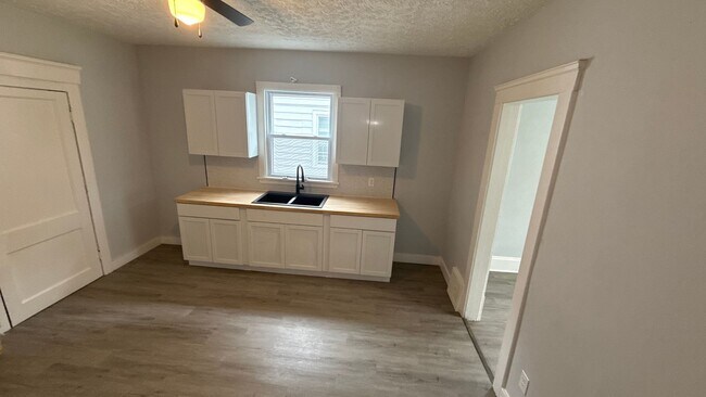 Building Photo - 386 East 152