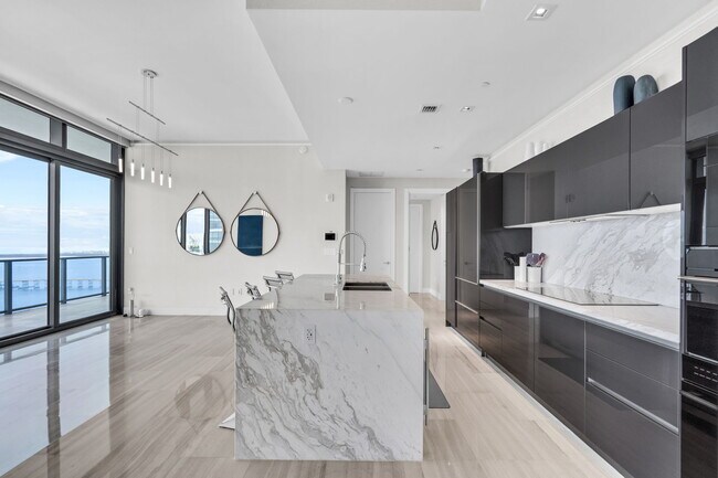 Building Photo - 1451 Brickell Ave