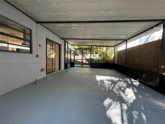 Building Photo - 2105 Monroe St