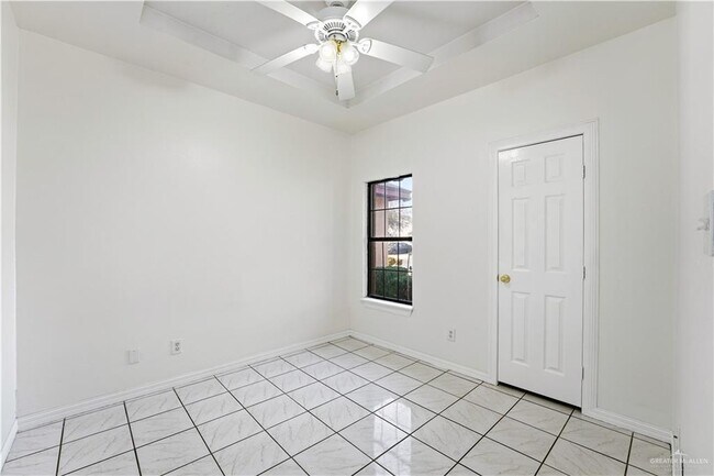 Building Photo - 11 West Dr