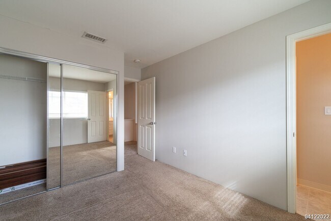 Building Photo - PRIME CORNER UNIT WITH CENTRAL AC!!! 3BR, 2.5BA WITH 2-CAR GARAGE