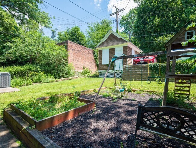 Building Photo - 5019 Roland Ave
