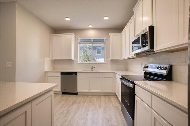 Building Photo - 14824 Outfitter St