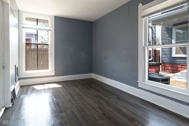 Building Photo - 856 River Ave