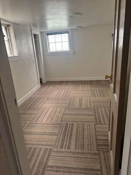 Building Photo - 118 E Wallace Ave
