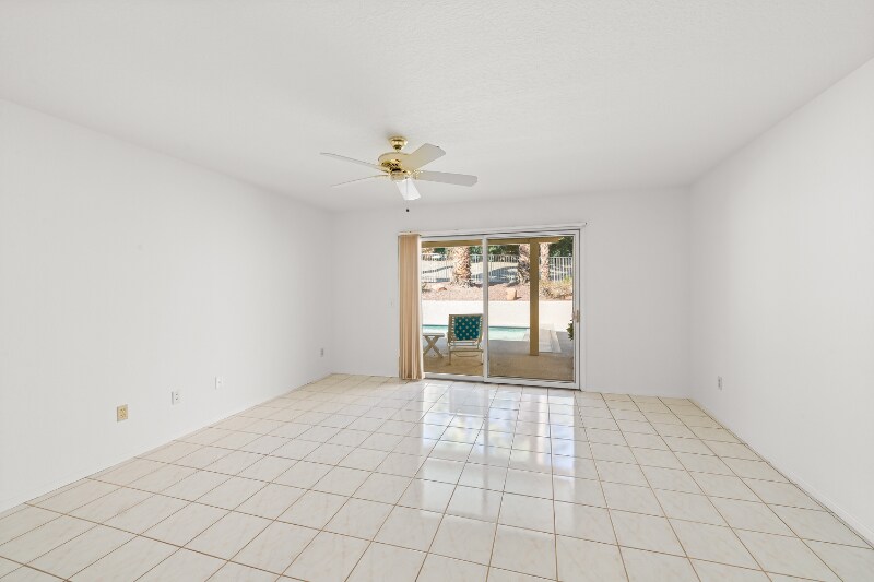 Building Photo - 39199 Sweetwater Dr