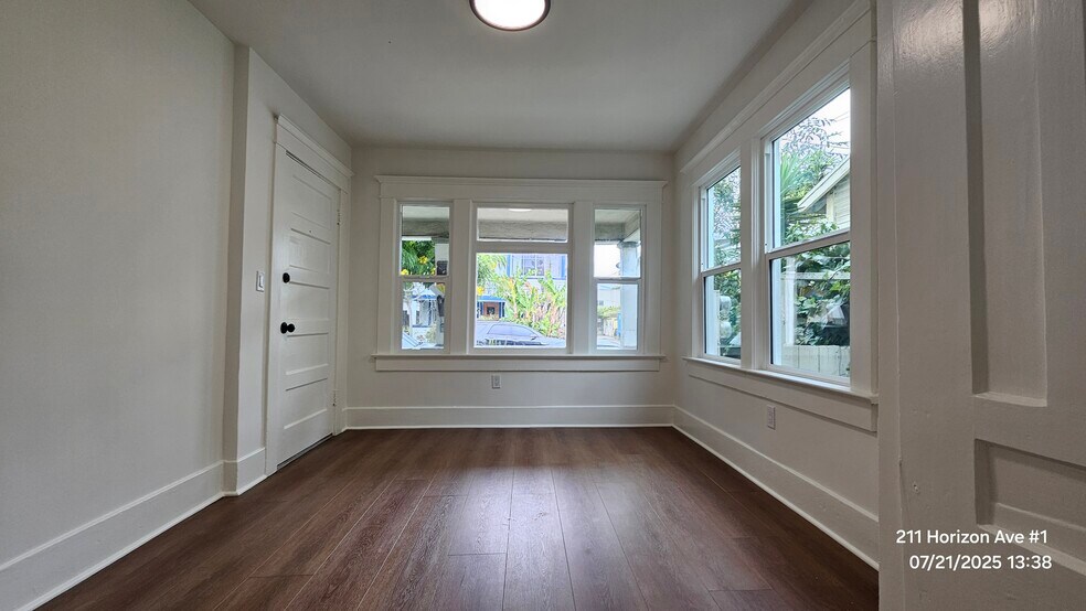 Building Photo - 211 Horizon Ave