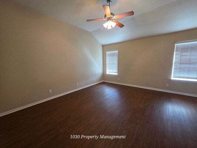 Building Photo - 2 Bed/2 Bath Duplex in Trimmier Estates! 500.00 off 1st full months rent