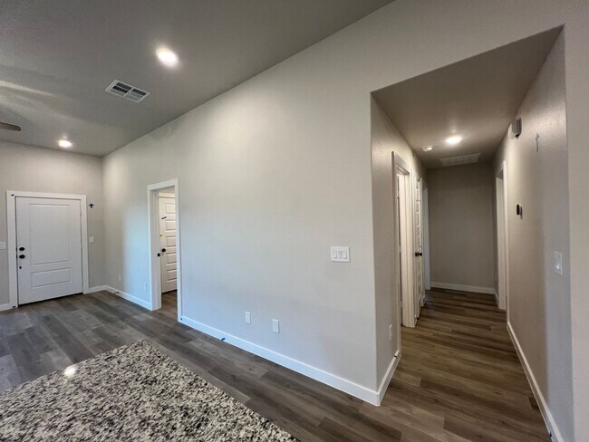 Building Photo - For Rent: Charming 3-Bedroom, 2-Bath Home in West Texas!