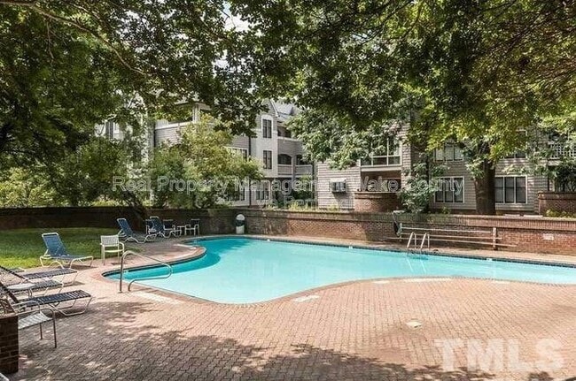 Building Photo - 700 Bishops Park Dr