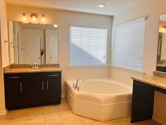 Building Photo - 151 Blossom Ridge Dr