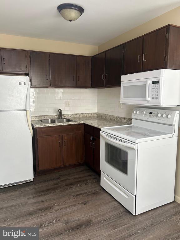 Building Photo - 504 Cinnaminson Ave
