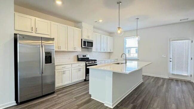 Building Photo - 7 Peeples Dr