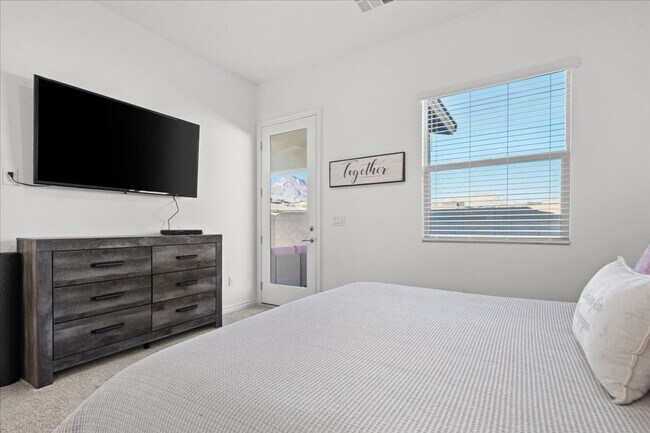 Building Photo - Available Now ! Beautiful Single Story at ...