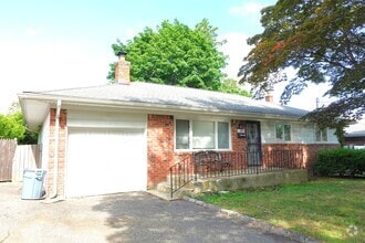 Building Photo - Updated 3 Bedroom Ranch