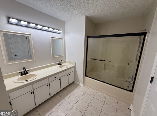 Building Photo - 105 Mockingbird Dr