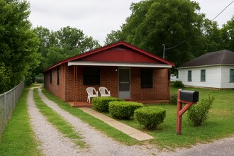 Building Photo - AVAILABLE NOW!
