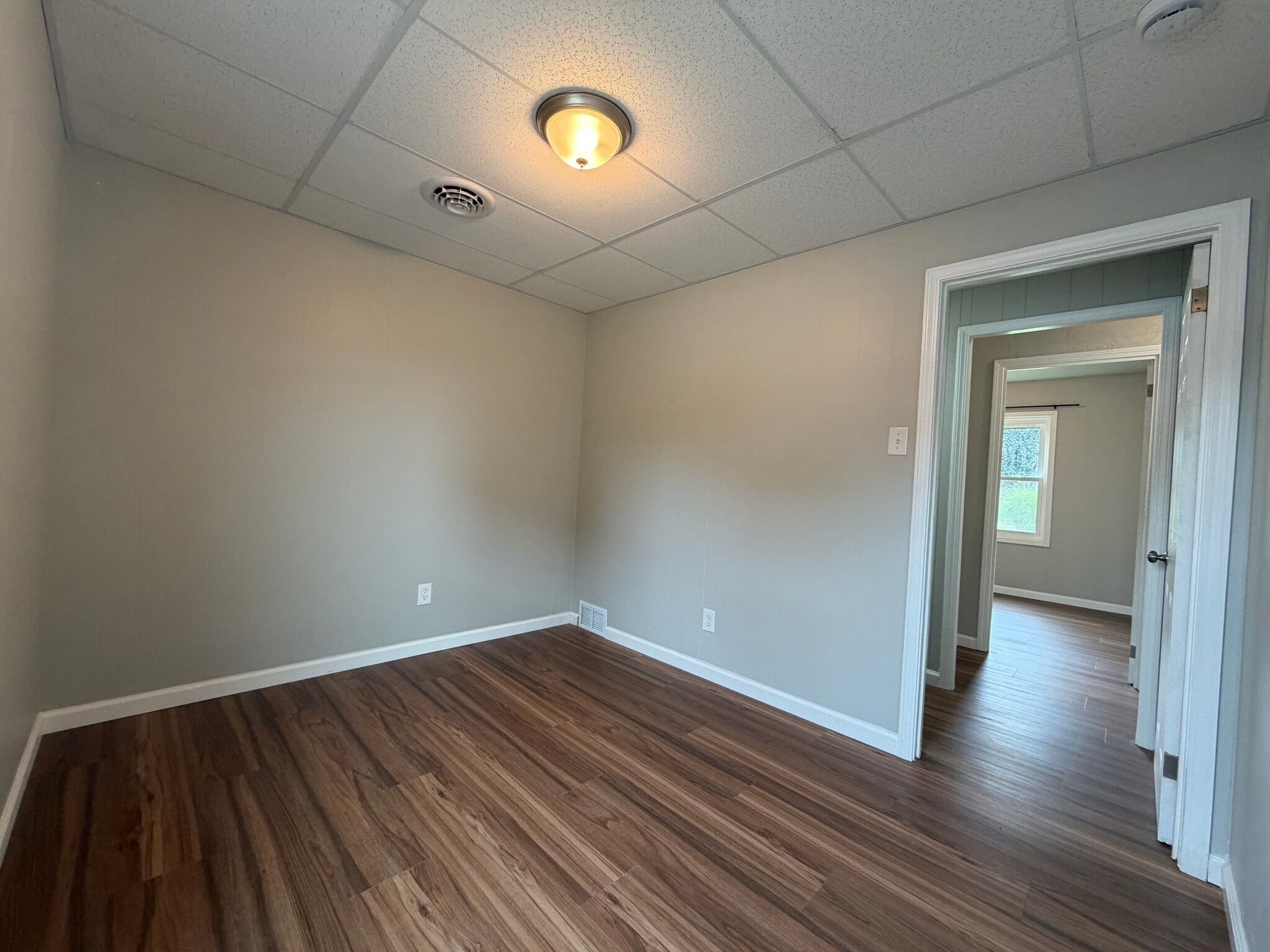 Building Photo - 407 Rothey Dr