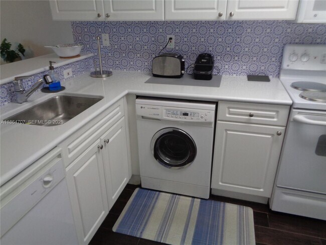 Building Photo - 2501 S Ocean Dr