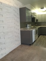 Building Photo - 694 Robinwood Dr