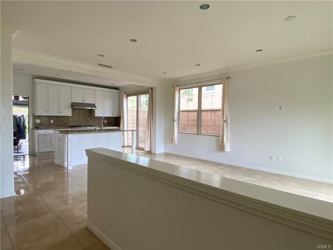 Building Photo - 32 Ovation