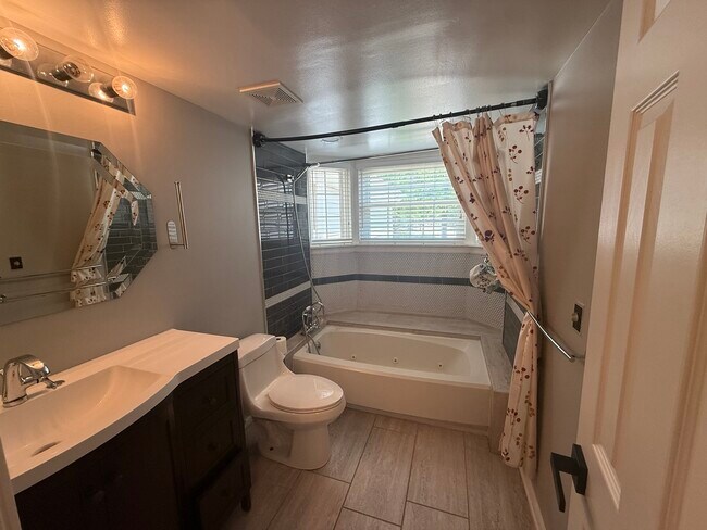 Building Photo - 230 Woodstone Cir