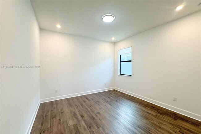 Building Photo - 2662 NW 87th Ter