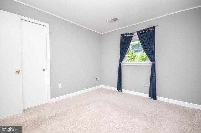 Building Photo - 2812 Yeonas Dr
