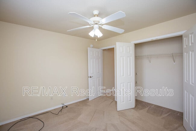 Building Photo - 1902 SW Fremont Rd