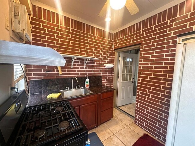 Building Photo - 2230 Argos Dr