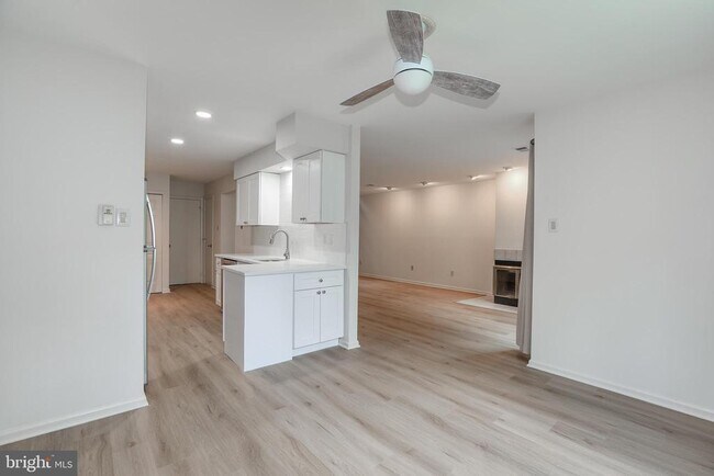 Building Photo - 20 Andover Cir