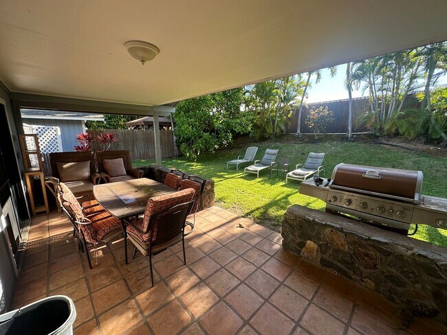 Building Photo - 3/2 House W/ 1/1 Cottage