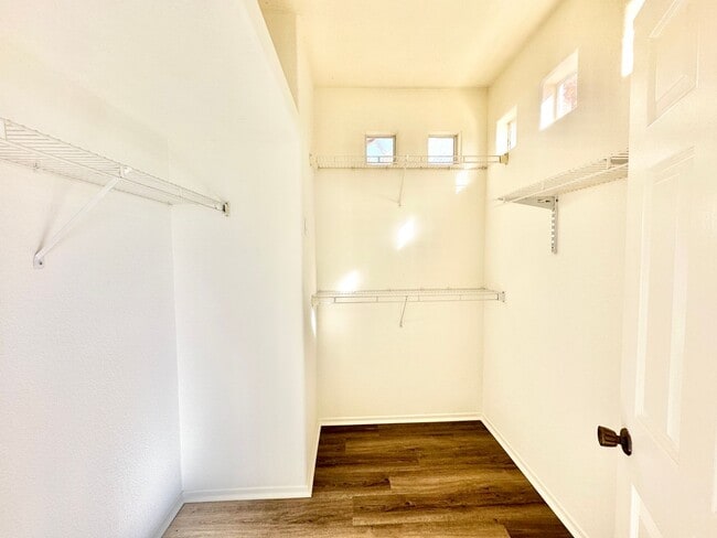 Building Photo - Beautiful Upstairs Condo Unit in the Priva...