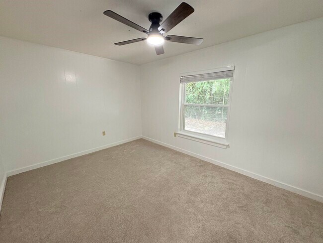Building Photo - 1530 Live Oak Dr