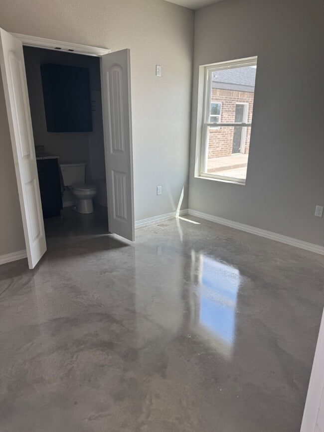 Building Photo - 708 West St