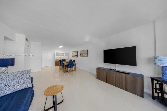 Building Photo - 800 West Ave