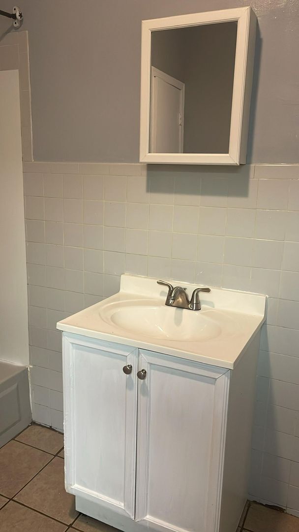 Building Photo - Spacious 1-Bedroom Unit with All-Inclusive Appliances!