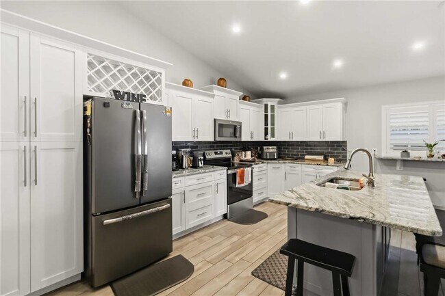 Building Photo - 10327 Parkcrest Dr