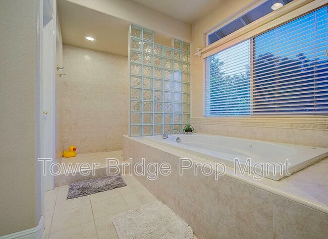 Building Photo - 1518 Southridge Ct