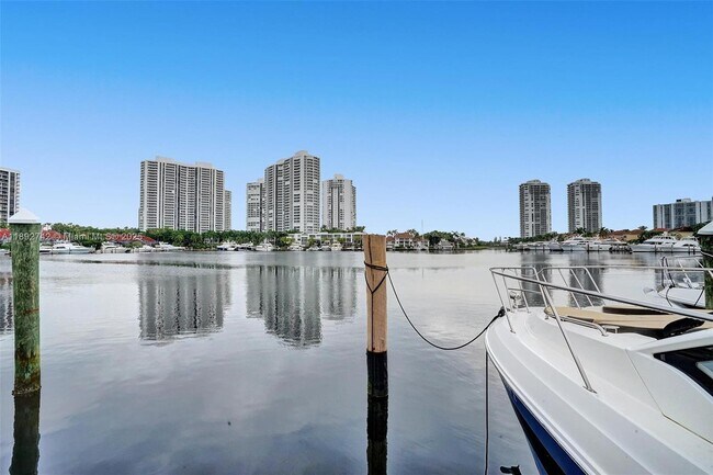 Building Photo - 3564 Magellan Cir